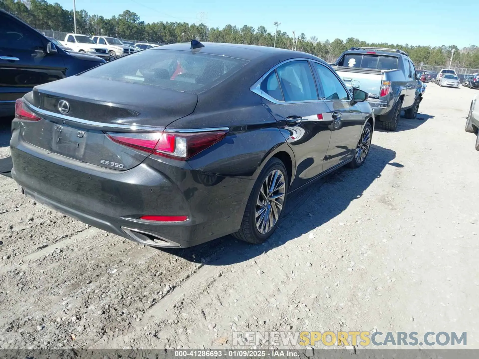 4 Photograph of a damaged car 58AEZ1B11RU179019 LEXUS ES 350 2024