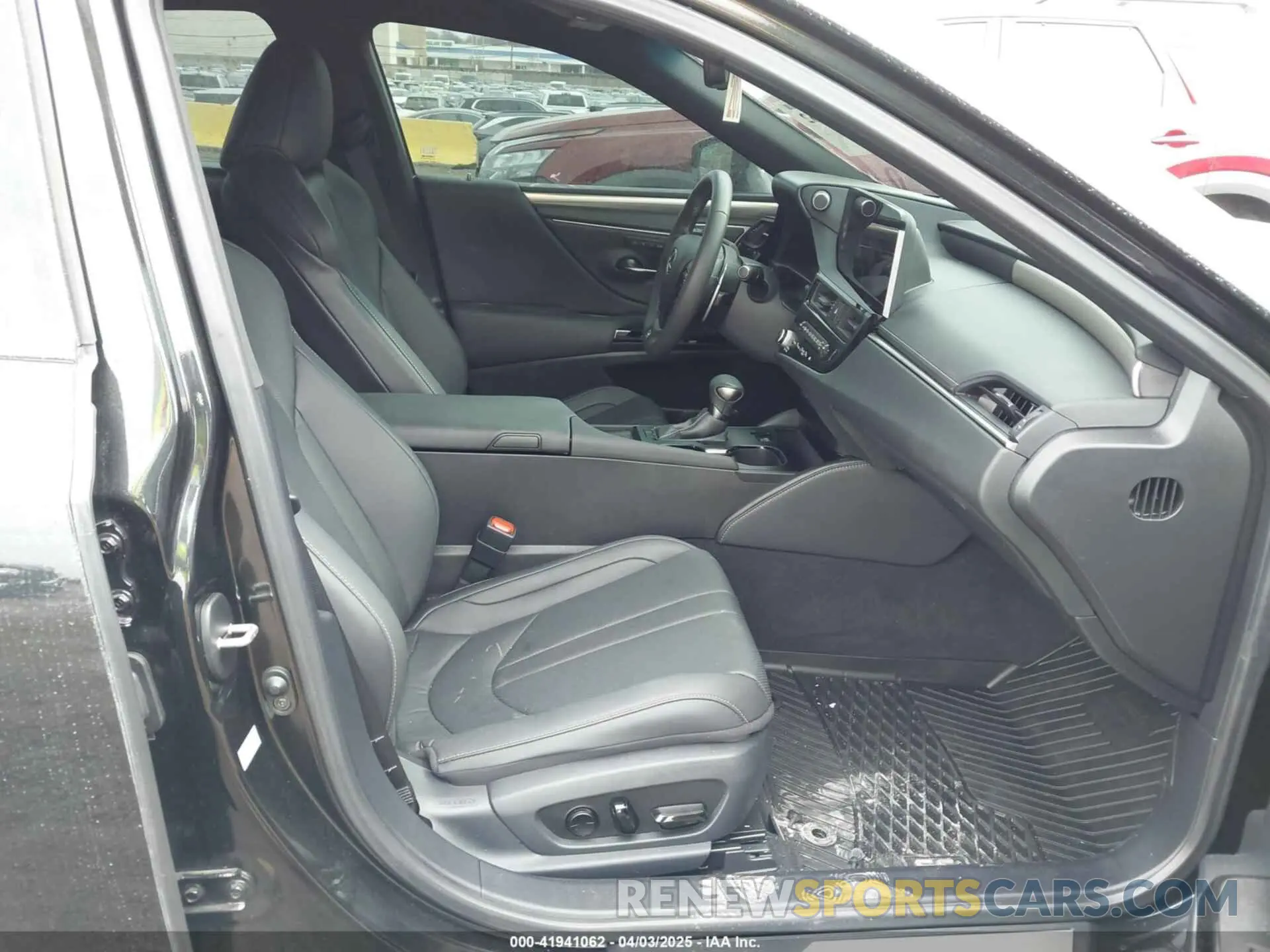 5 Photograph of a damaged car 58AJZ1B17RU177113 LEXUS ES 350 2024