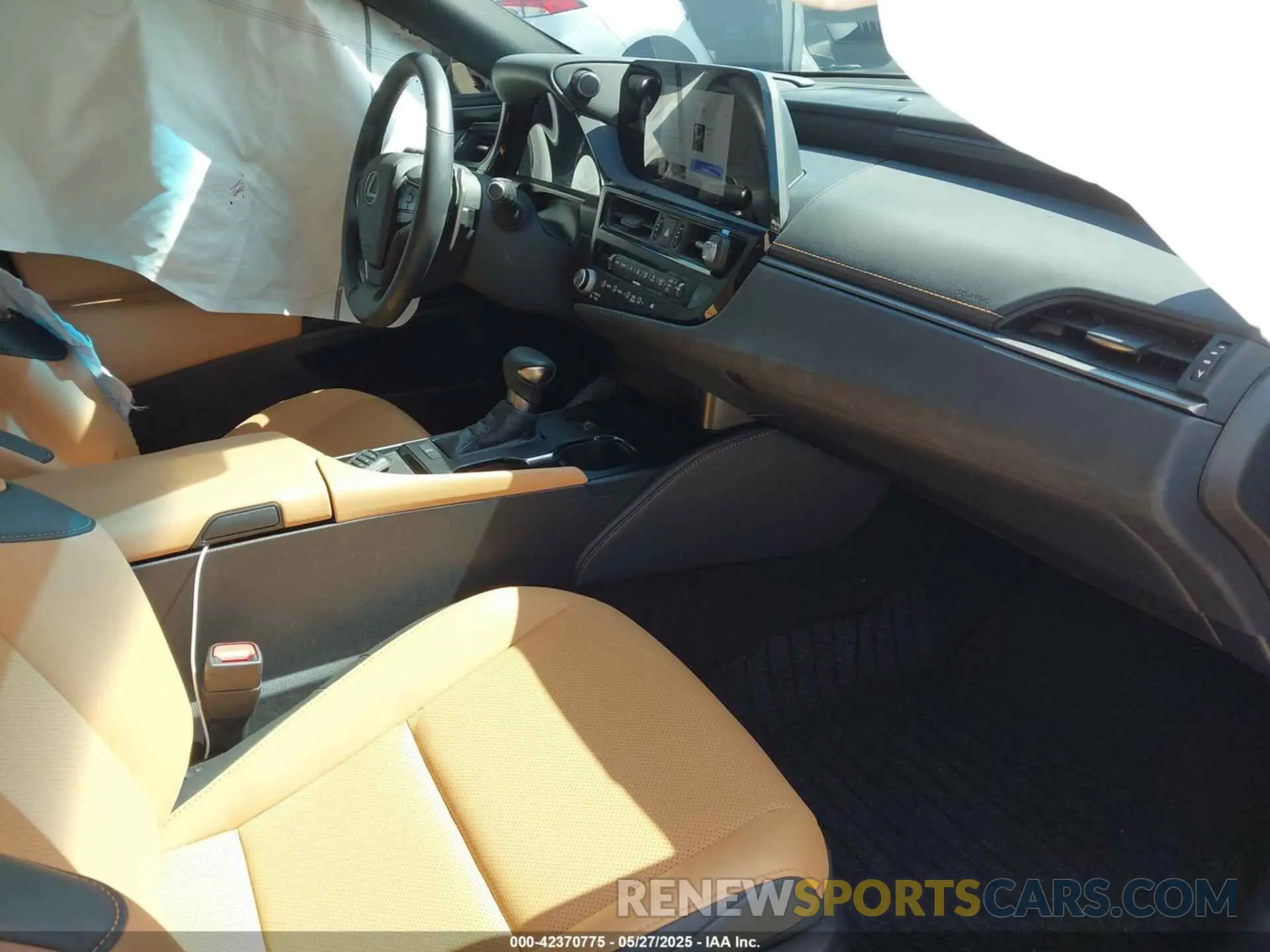 5 Photograph of a damaged car 58ACZ1B10SU191871 LEXUS ES 350 2025