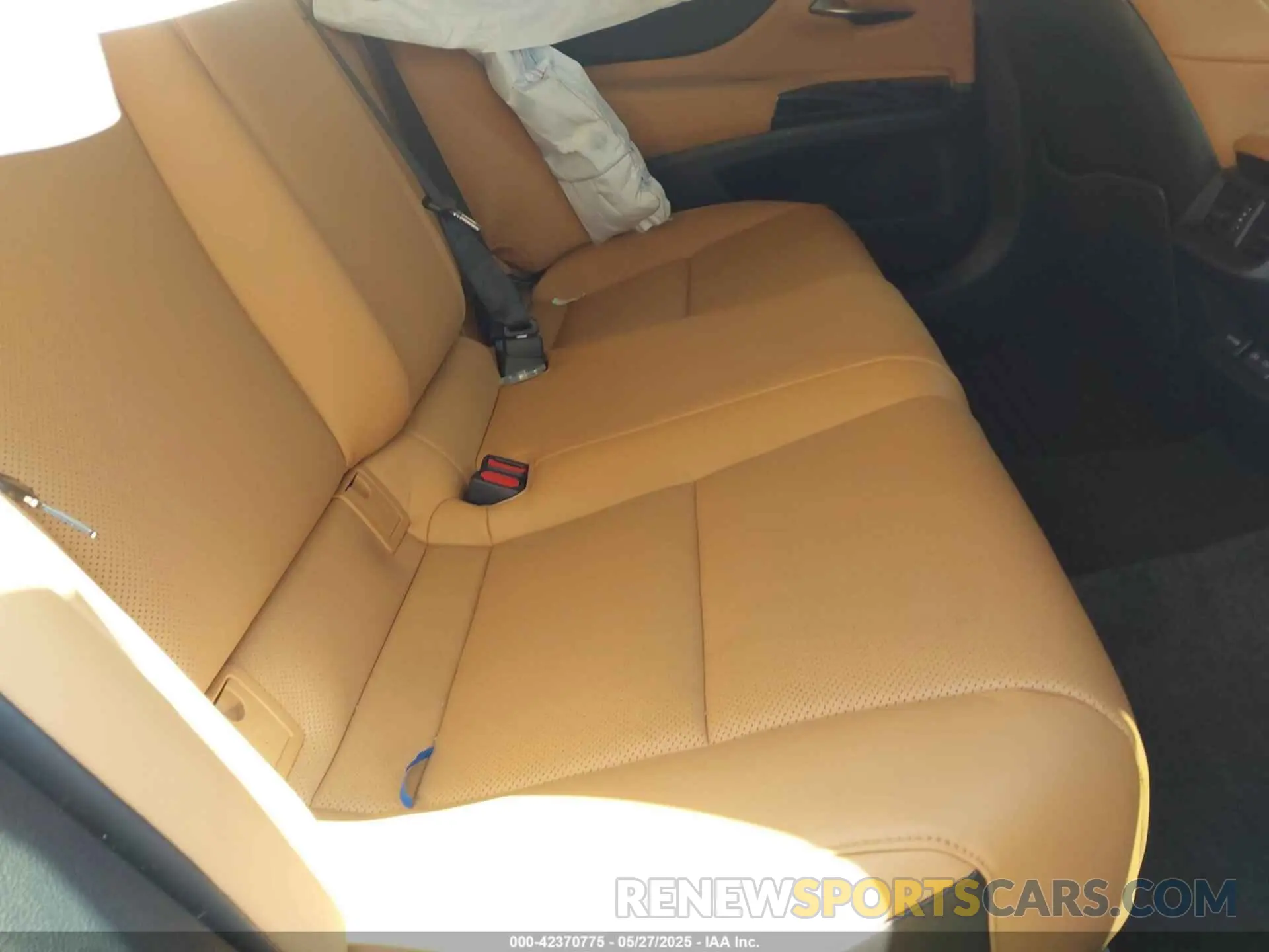 8 Photograph of a damaged car 58ACZ1B10SU191871 LEXUS ES 350 2025