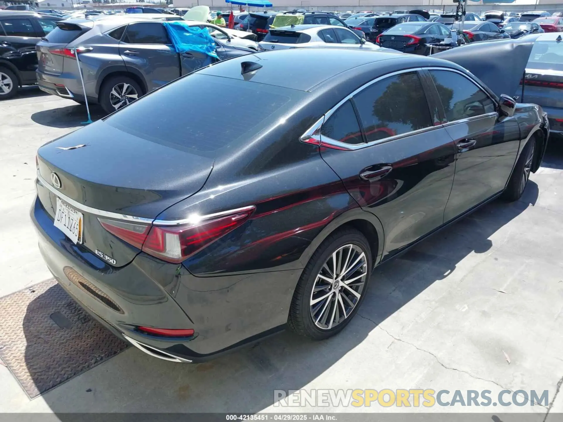 4 Photograph of a damaged car 58ADZ1B11SU197487 LEXUS ES 350 2025