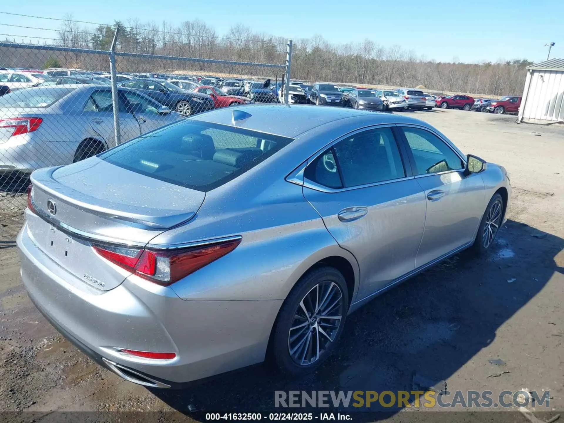 4 Photograph of a damaged car 58ADZ1B1XSU185483 LEXUS ES 350 2025