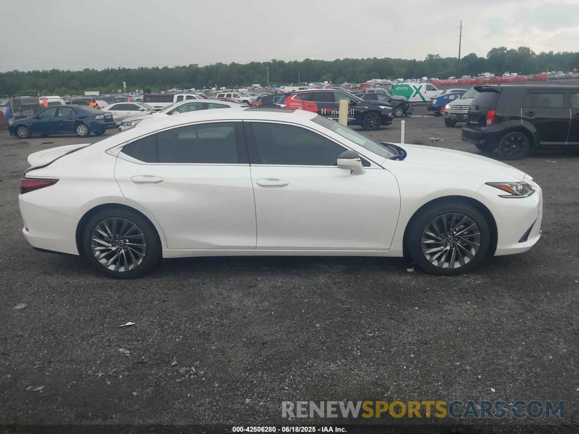 13 Photograph of a damaged car 58AEZ1B18SU192999 LEXUS ES 350 2025