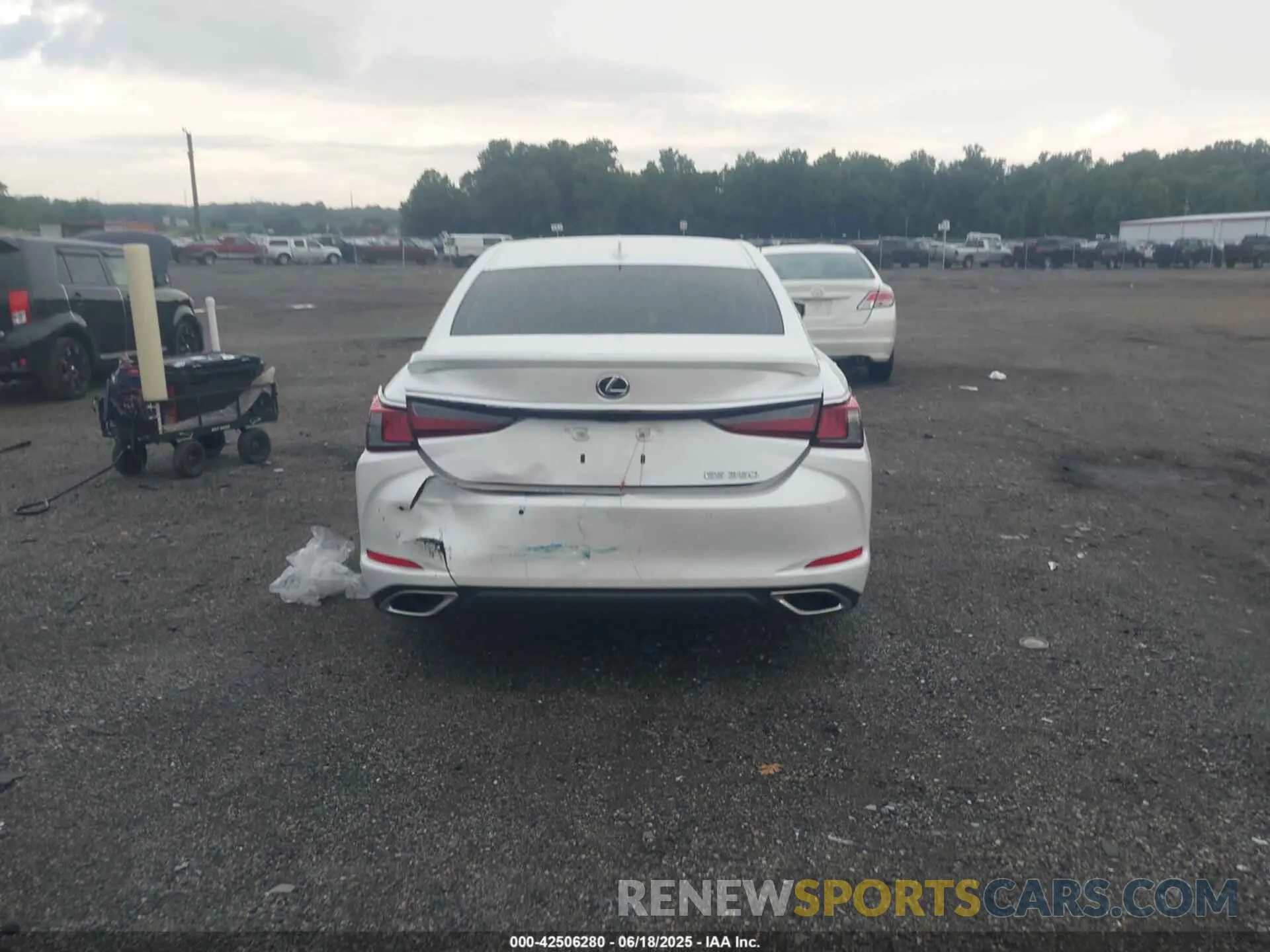 16 Photograph of a damaged car 58AEZ1B18SU192999 LEXUS ES 350 2025