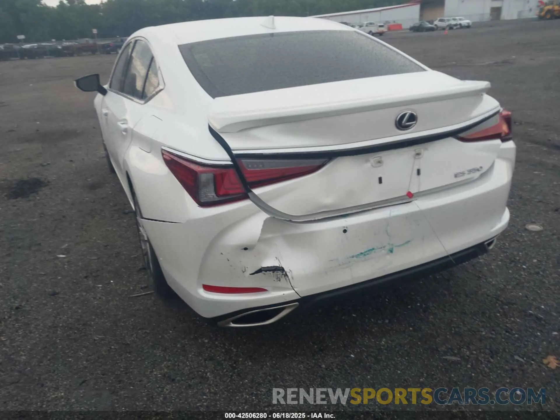 18 Photograph of a damaged car 58AEZ1B18SU192999 LEXUS ES 350 2025