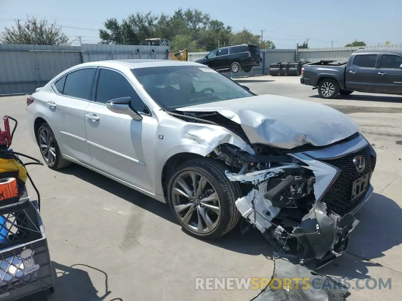 4 Photograph of a damaged car 58AGZ1B10LU060345 LEXUS ES 350 F S 2020