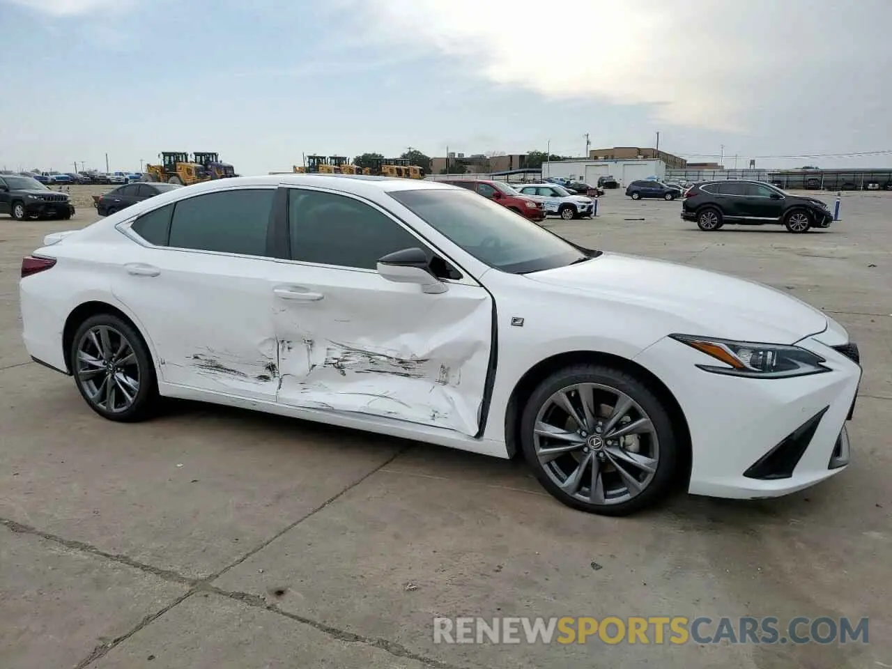 4 Photograph of a damaged car 58AGZ1B15LU055934 LEXUS ES 350 F S 2020