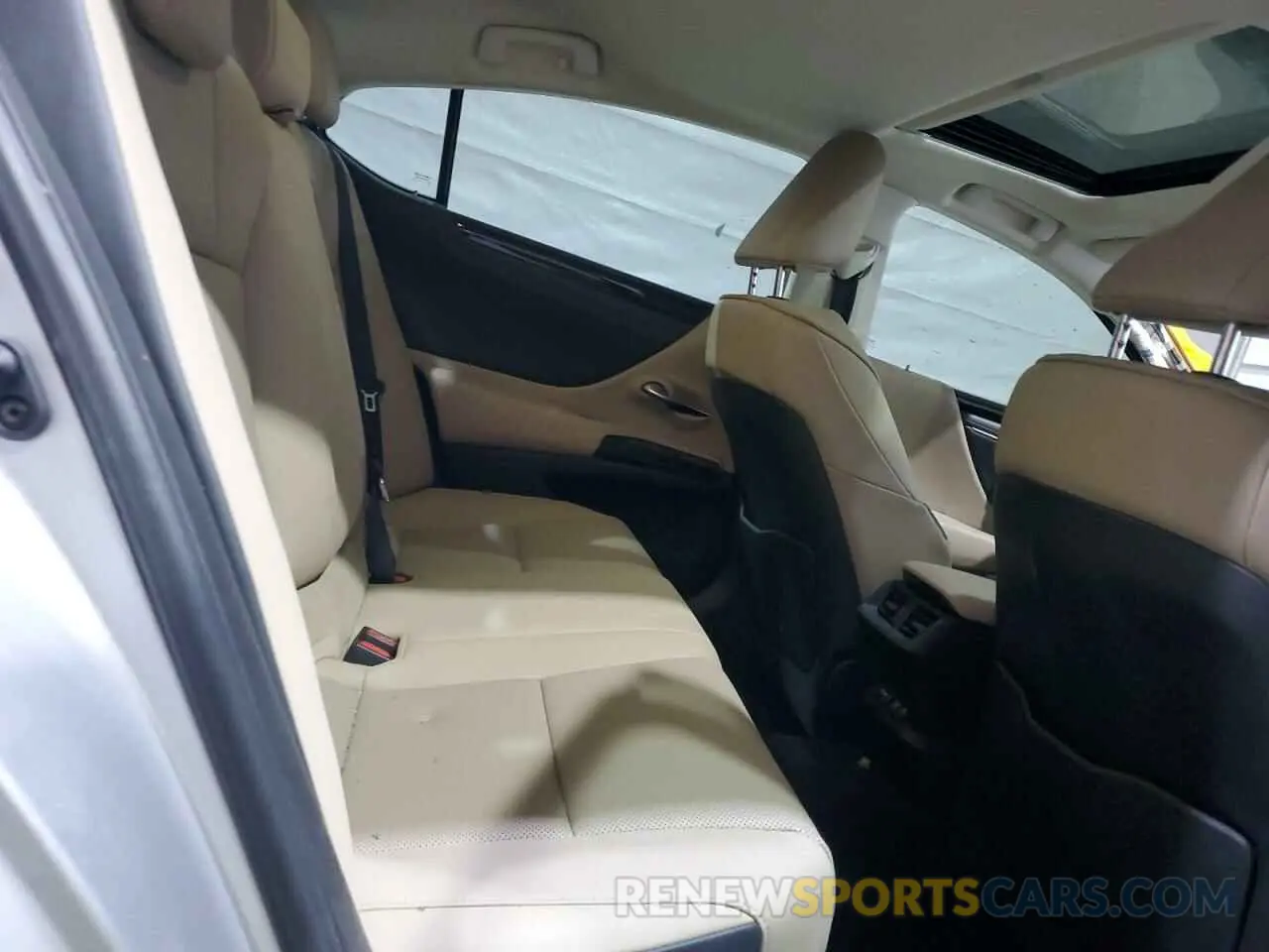 10 Photograph of a damaged car 58AD11D13MU005655 LEXUS ES250 2021