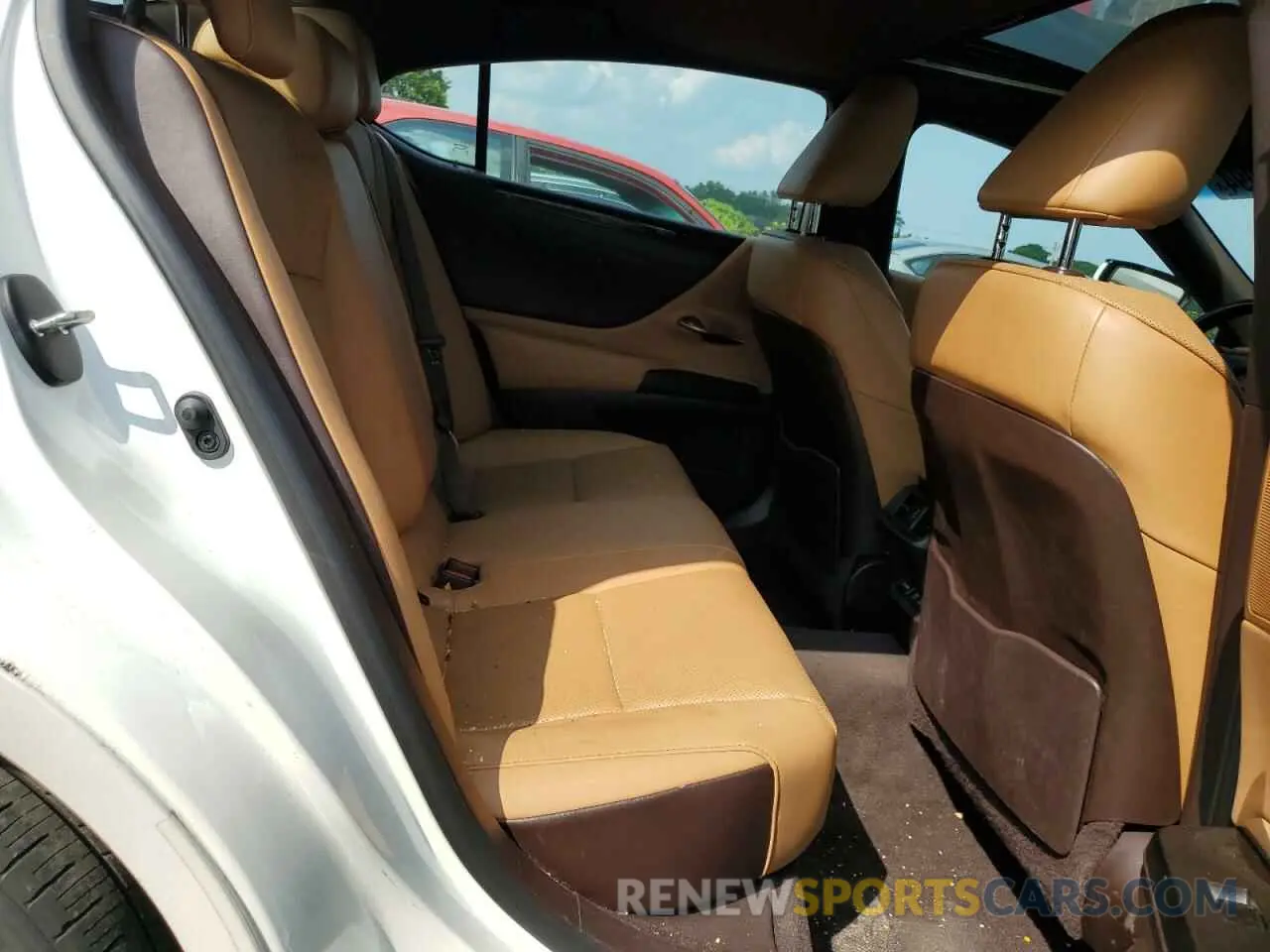 10 Photograph of a damaged car 58AD11D17MU006680 LEXUS ES250 2021