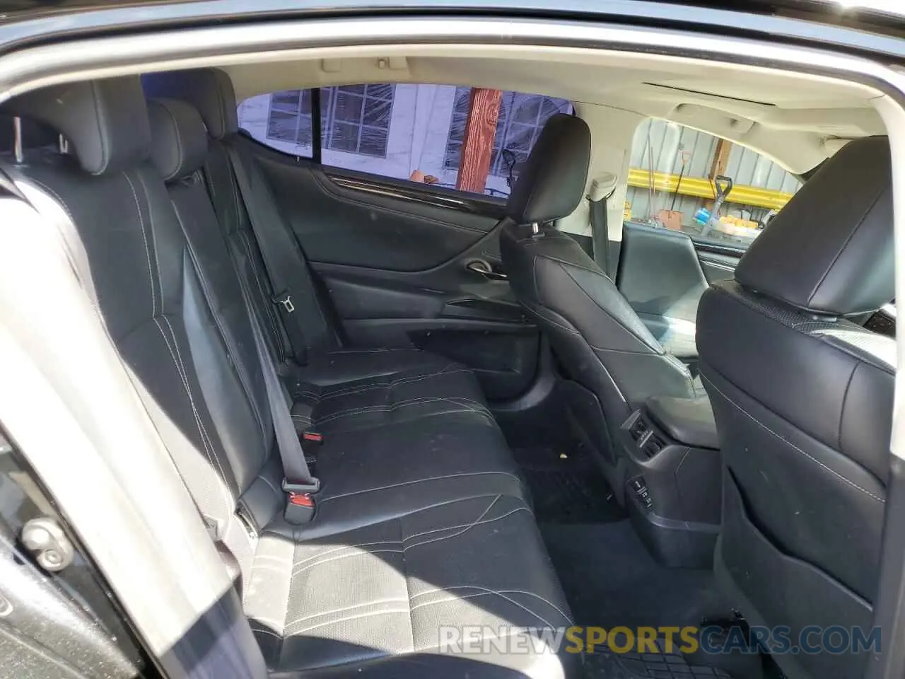 10 Photograph of a damaged car 58AB21B11KU003746 LEXUS ES300 2019