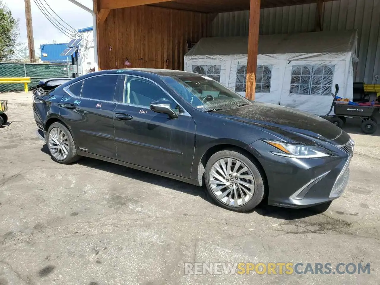 4 Photograph of a damaged car 58AB21B11KU003746 LEXUS ES300 2019