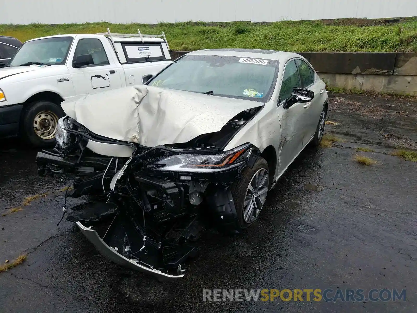 2 Photograph of a damaged car 58AB21B12KU001469 LEXUS ES300 2019