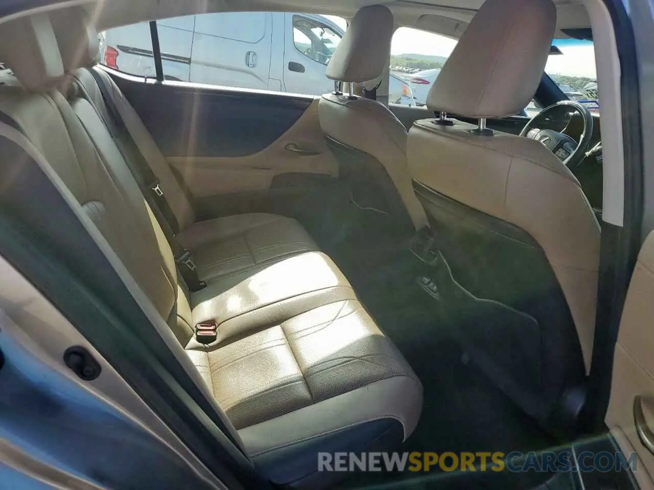 10 Photograph of a damaged car 58AB21B12KU003920 LEXUS ES300 2019