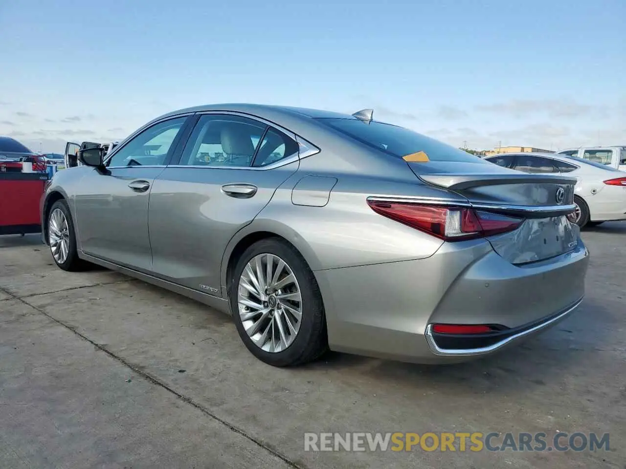 2 Photograph of a damaged car 58AB21B12KU003920 LEXUS ES300 2019