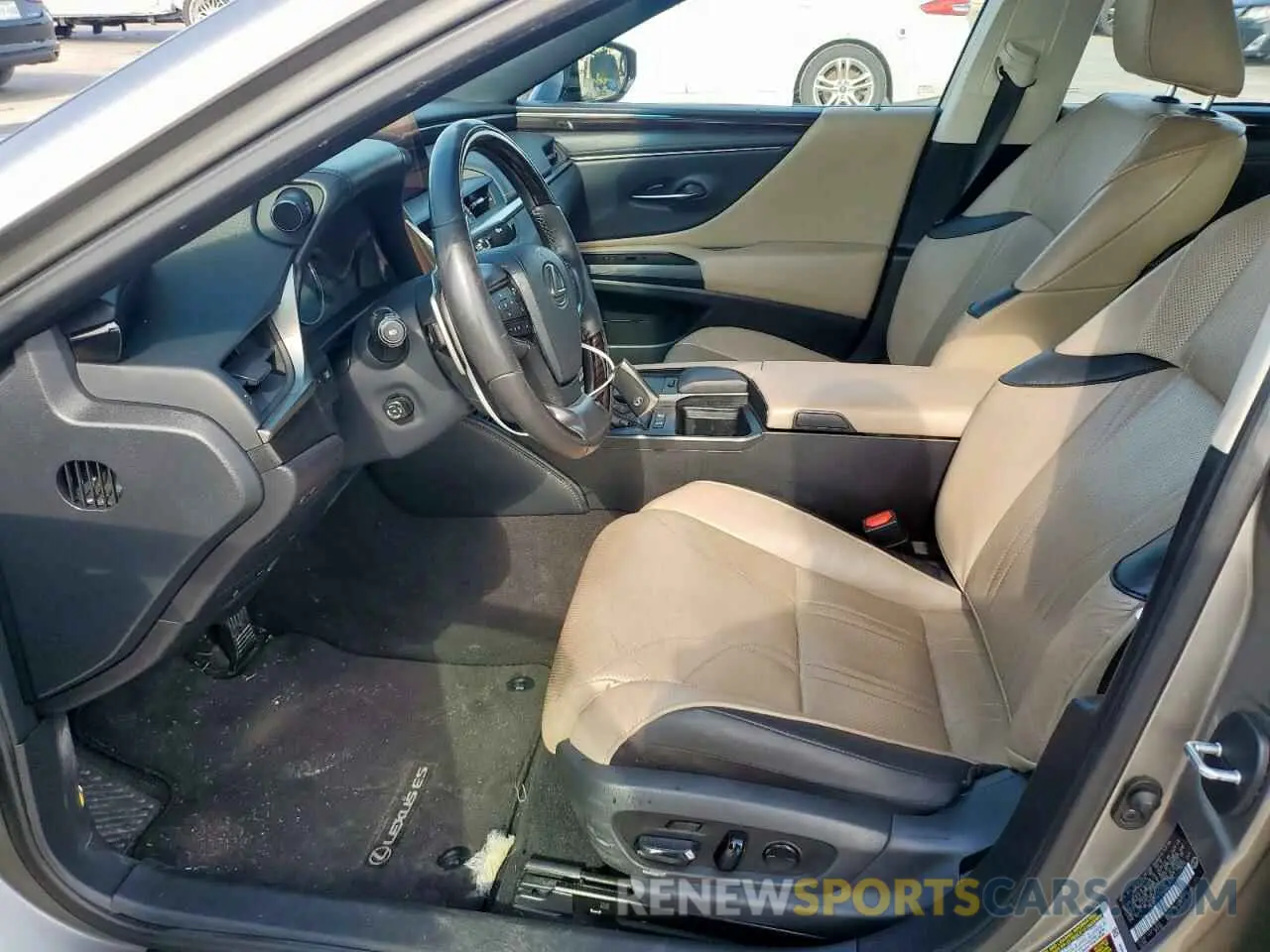 7 Photograph of a damaged car 58AB21B12KU003920 LEXUS ES300 2019
