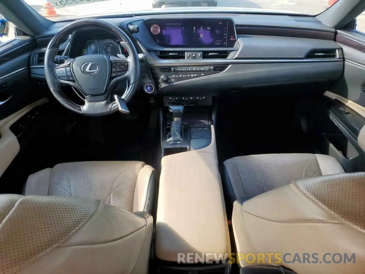 8 Photograph of a damaged car 58AB21B12KU003920 LEXUS ES300 2019