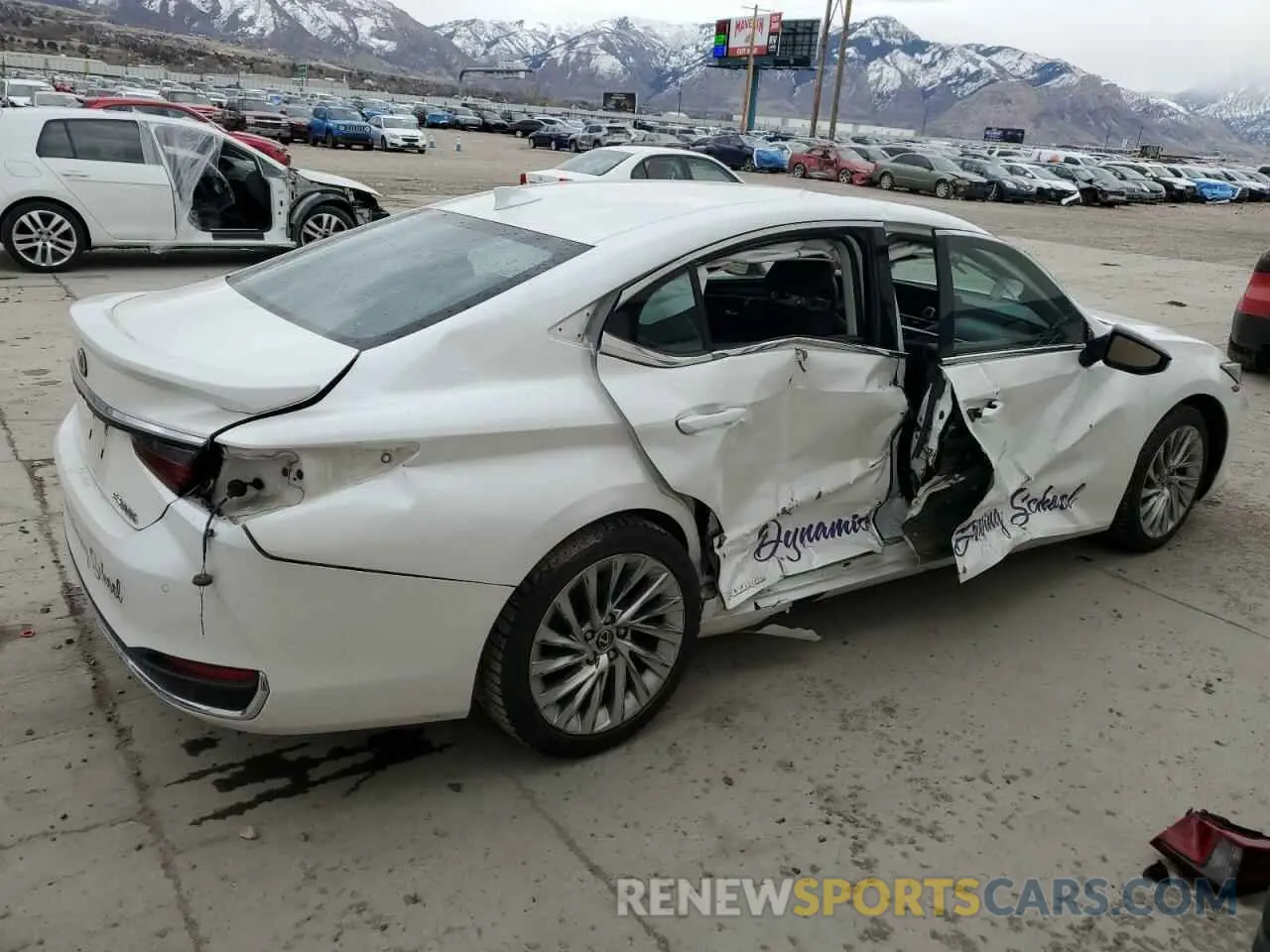 3 Photograph of a damaged car 58AB21B12KU004016 LEXUS ES300 2019