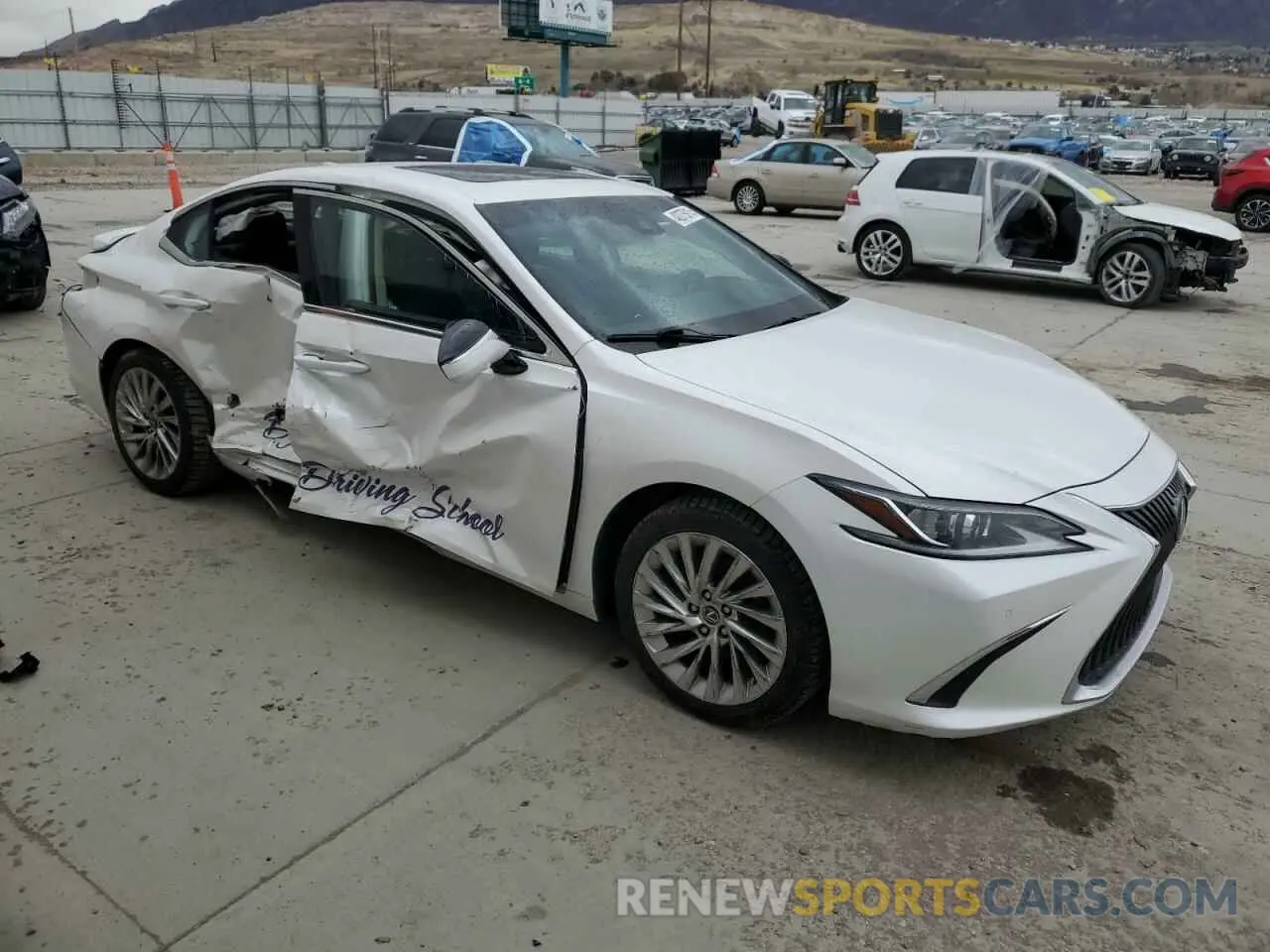 4 Photograph of a damaged car 58AB21B12KU004016 LEXUS ES300 2019