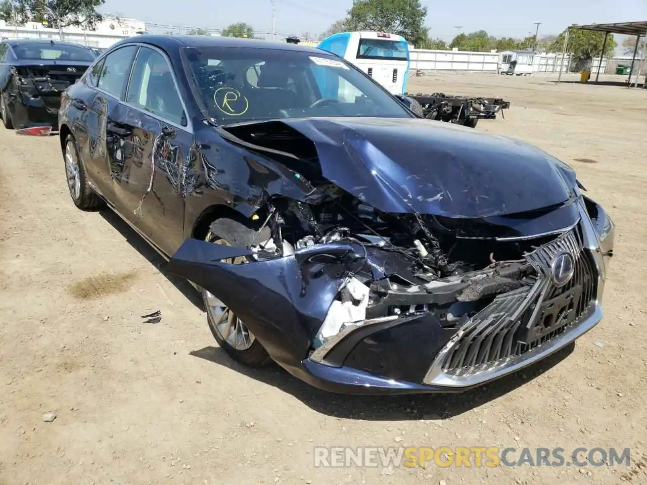 1 Photograph of a damaged car 58AB21B13KU001545 LEXUS ES300 2019