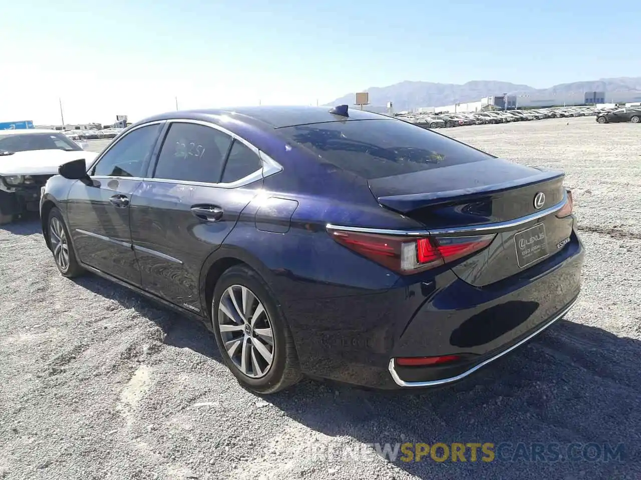 3 Photograph of a damaged car 58AB21B13KU003148 LEXUS ES300 2019