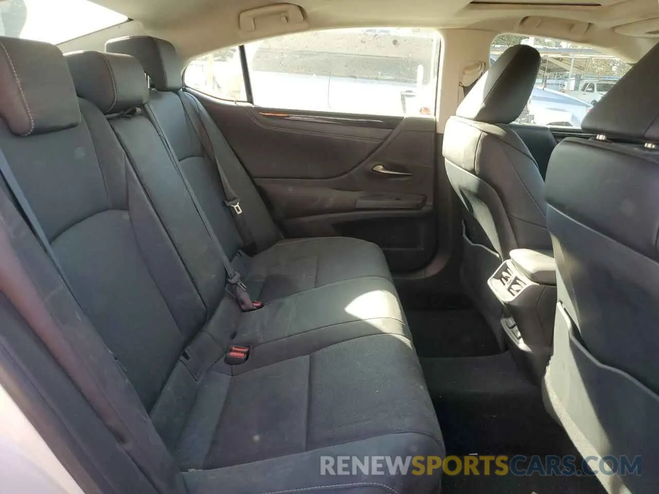 10 Photograph of a damaged car 58AB21B15KU001353 LEXUS ES300 2019