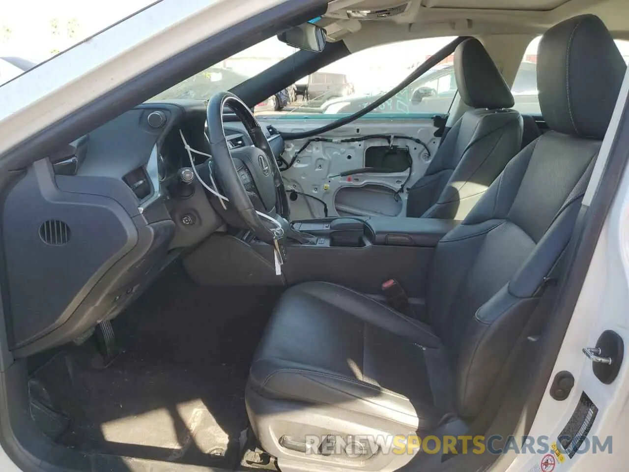 7 Photograph of a damaged car 58AB21B15KU001353 LEXUS ES300 2019