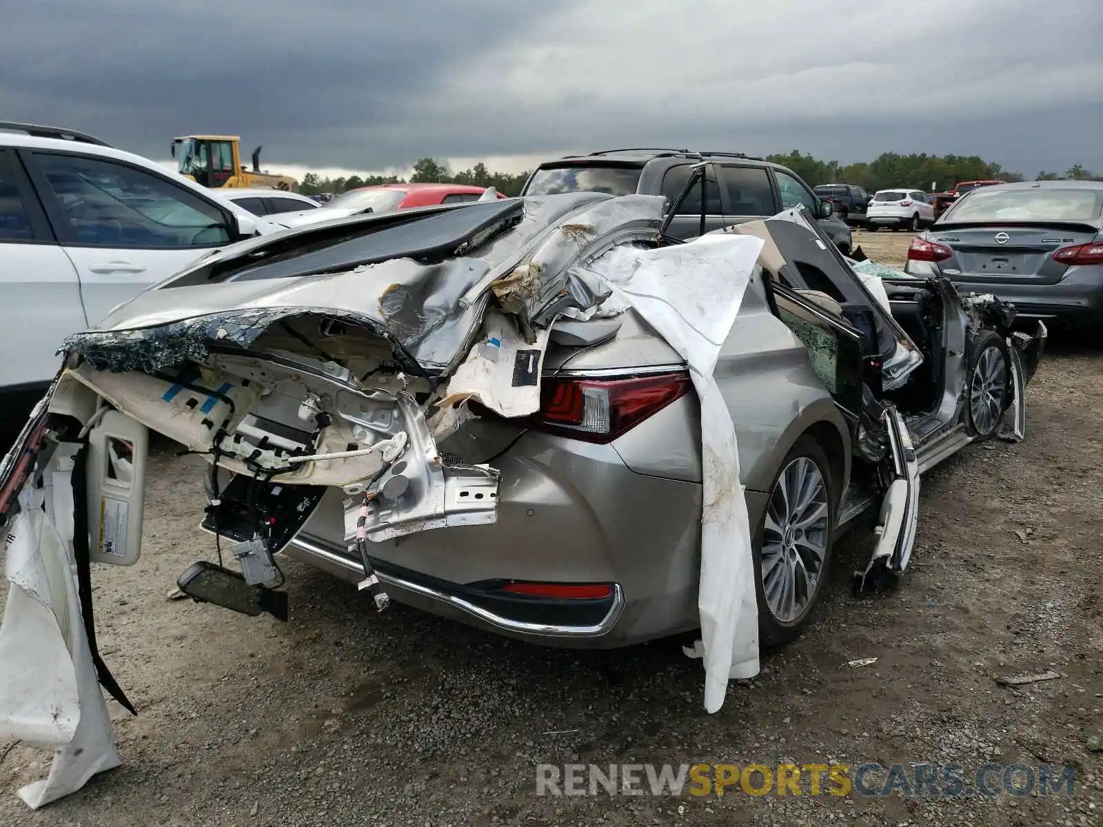 4 Photograph of a damaged car 58AB21B15KU003457 LEXUS ES300 2019