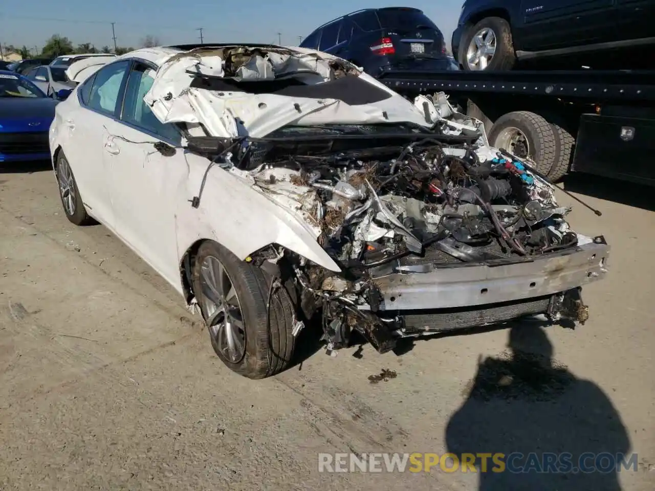 1 Photograph of a damaged car 58AB21B16KU002222 LEXUS ES300 2019