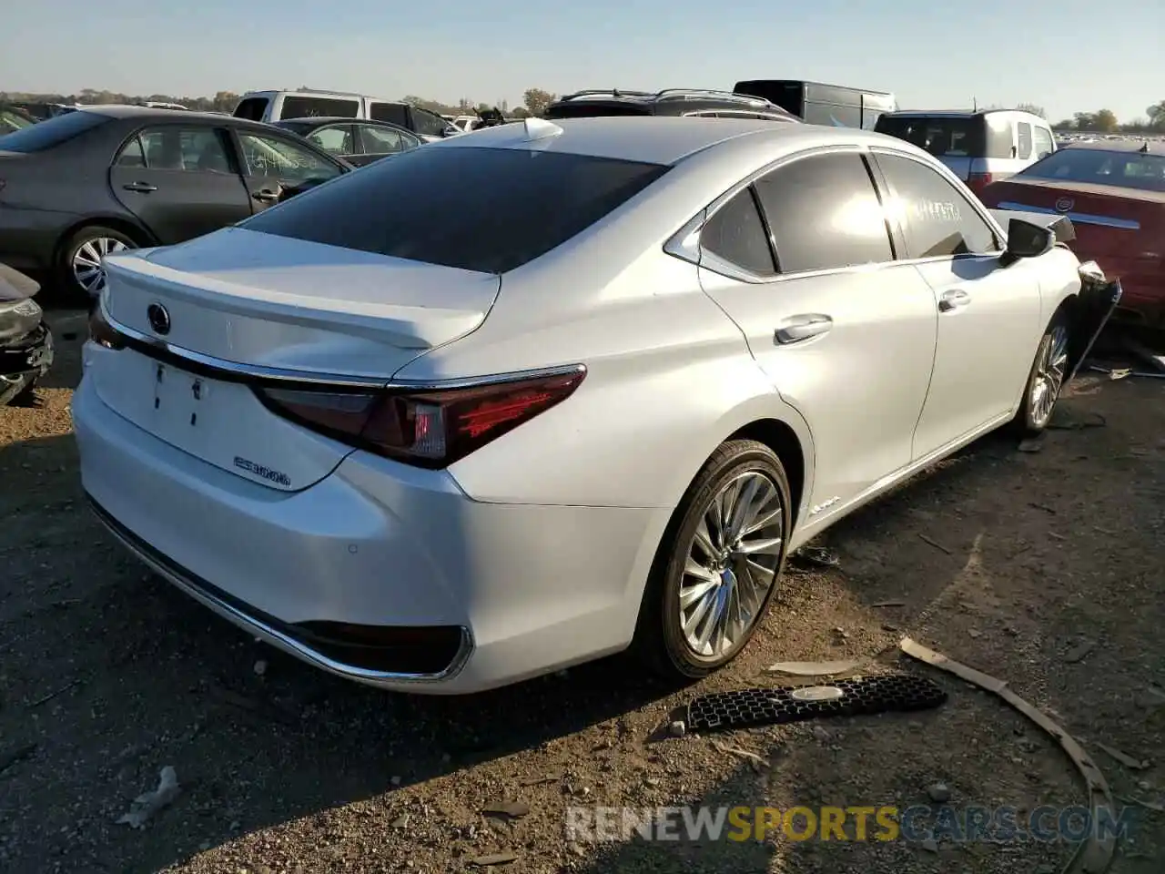 4 Photograph of a damaged car 58AB21B16KU003337 LEXUS ES300 2019