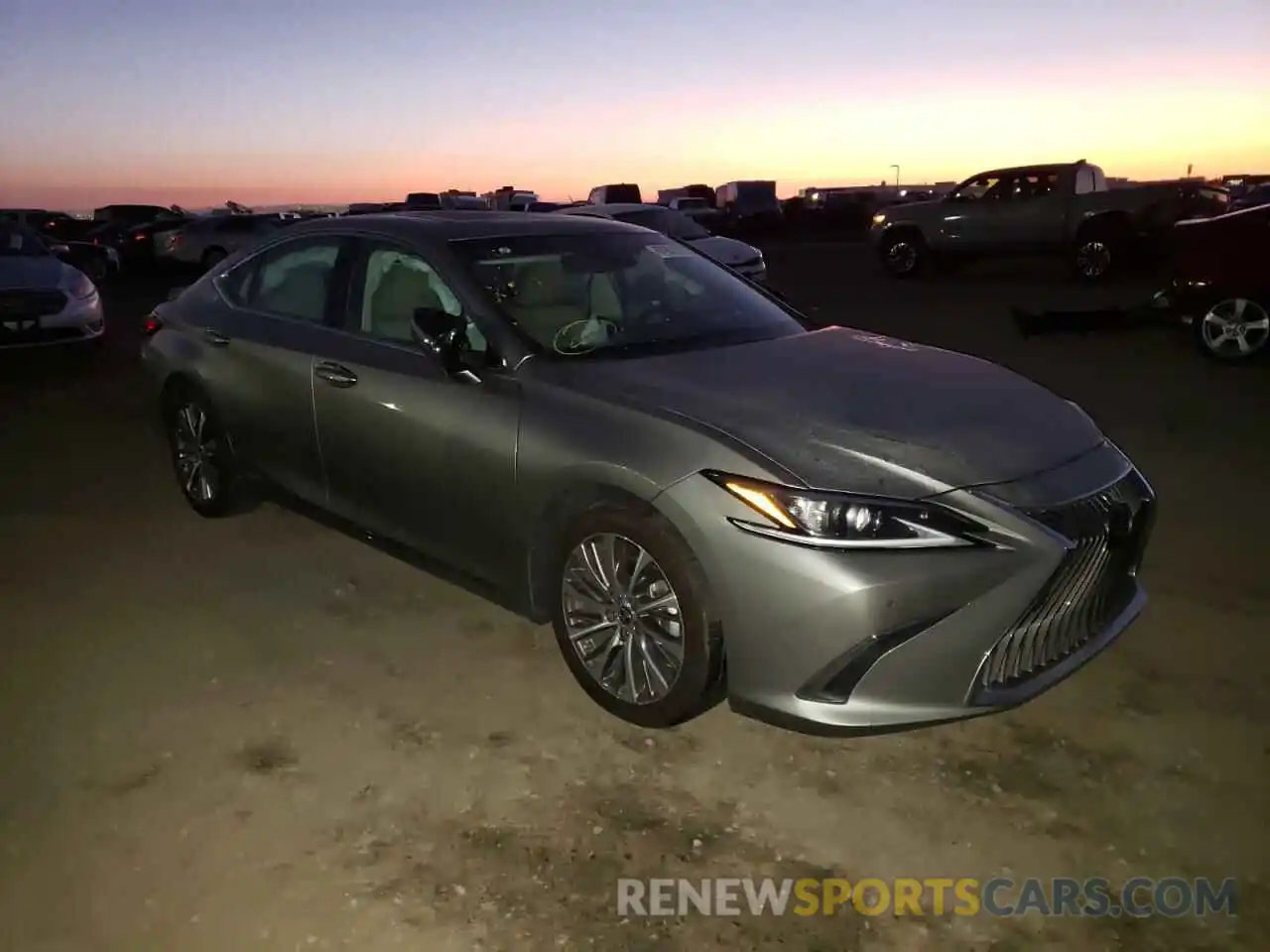 4 Photograph of a damaged car 58AB21B16KU003368 LEXUS ES300 2019