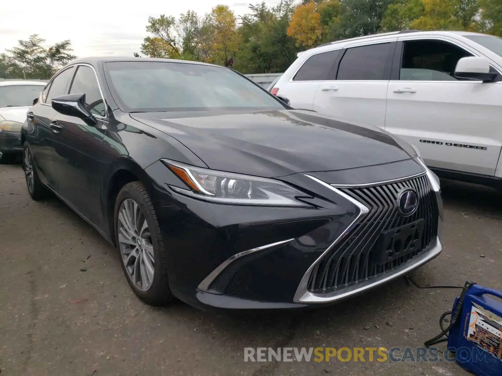 1 Photograph of a damaged car 58AB21B17KU003976 LEXUS ES300 2019