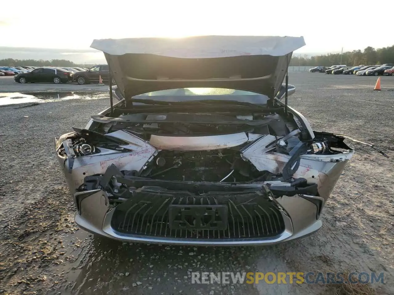 5 Photograph of a damaged car 58AB21B18KU002299 LEXUS ES300 2019