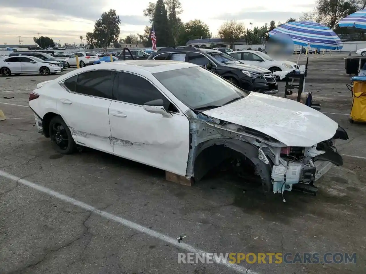 4 Photograph of a damaged car 58AB21B1XKU001994 LEXUS ES300 2019