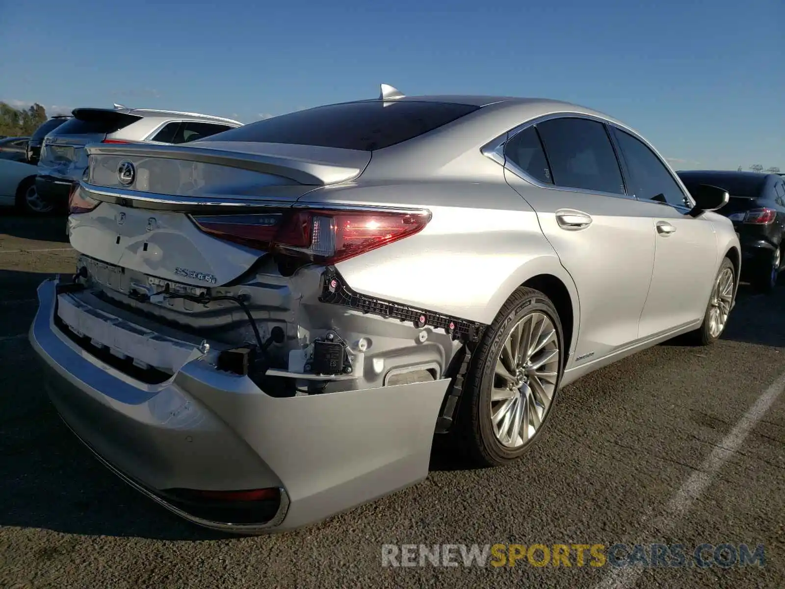 4 Photograph of a damaged car JTHB21B10K2038235 LEXUS ES300 2019