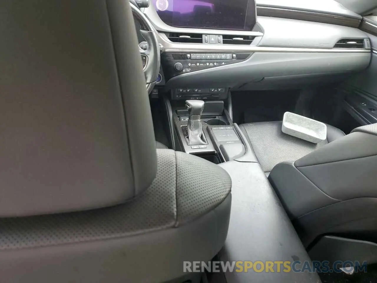 8 Photograph of a damaged car JTHB21B10K2038509 LEXUS ES300 2019