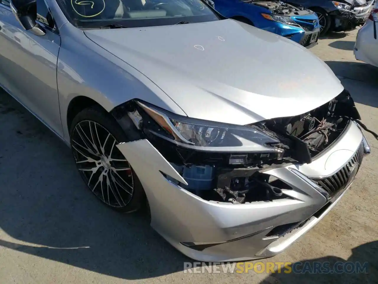 9 Photograph of a damaged car JTHB21B12K2036261 LEXUS ES300 2019