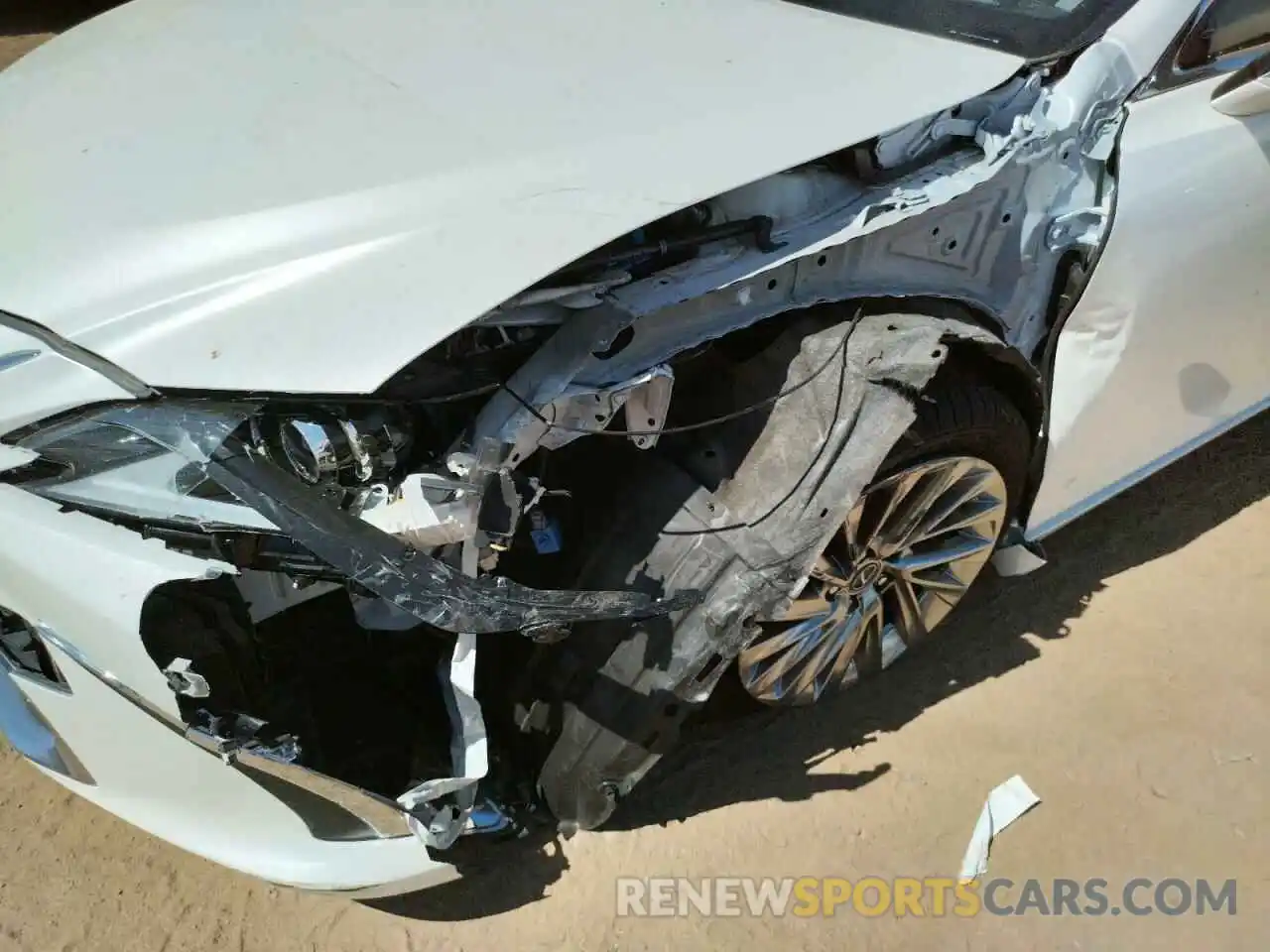 9 Photograph of a damaged car JTHB21B17K2035820 LEXUS ES300 2019