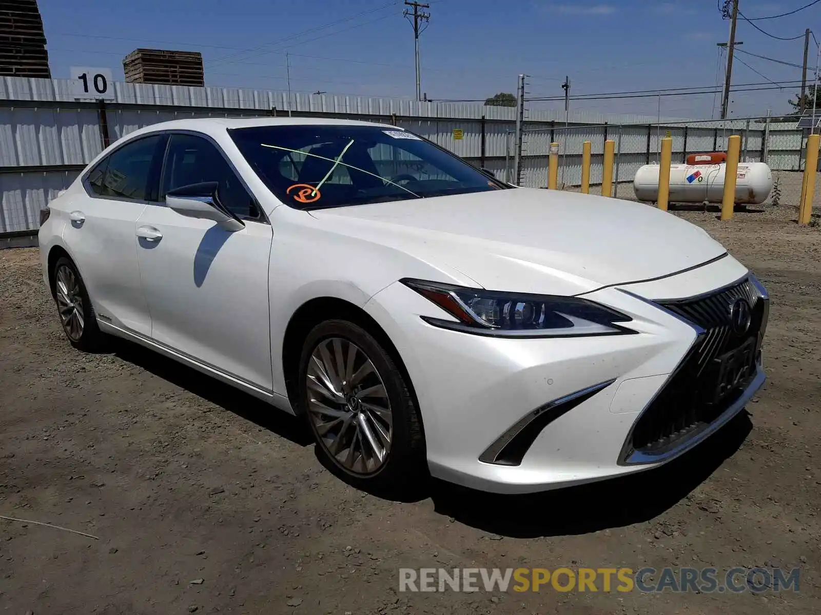 1 Photograph of a damaged car JTHB21B18K2042193 LEXUS ES300 2019