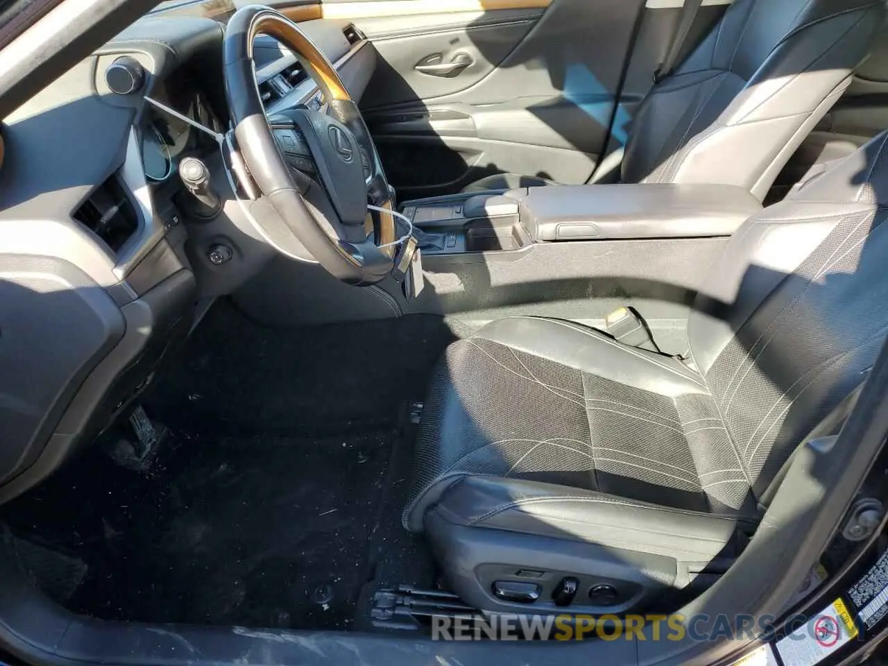 7 Photograph of a damaged car JTHB21B1XK2013634 LEXUS ES300 2019