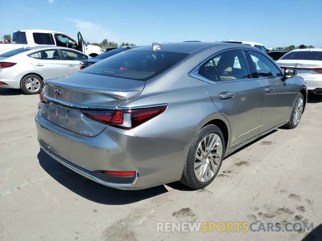 4 Photograph of a damaged car JTHB21B1XK2031082 LEXUS ES300 2019