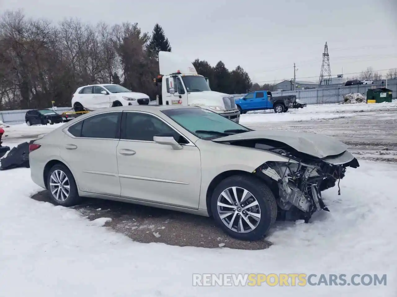 4 Photograph of a damaged car 58AB21B17LU007883 LEXUS ES300 2020