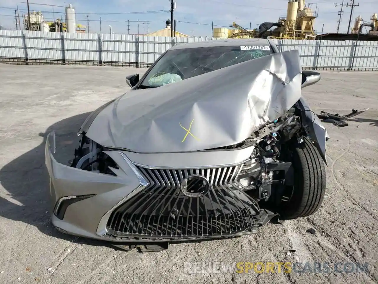 9 Photograph of a damaged car 58AC21B12LU008718 LEXUS ES300 2020