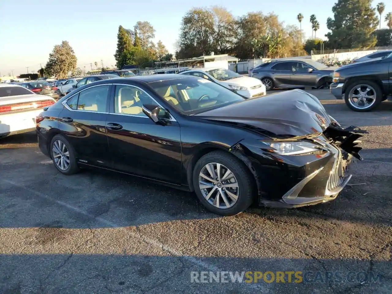 4 Photograph of a damaged car 58AD21B10LU004638 LEXUS ES300 2020