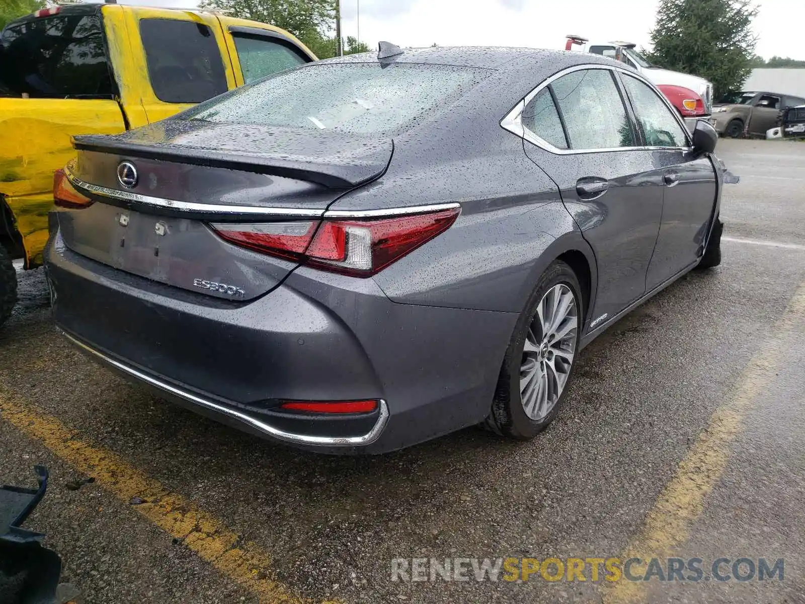 4 Photograph of a damaged car 58AD21B10LU006700 LEXUS ES300 2020