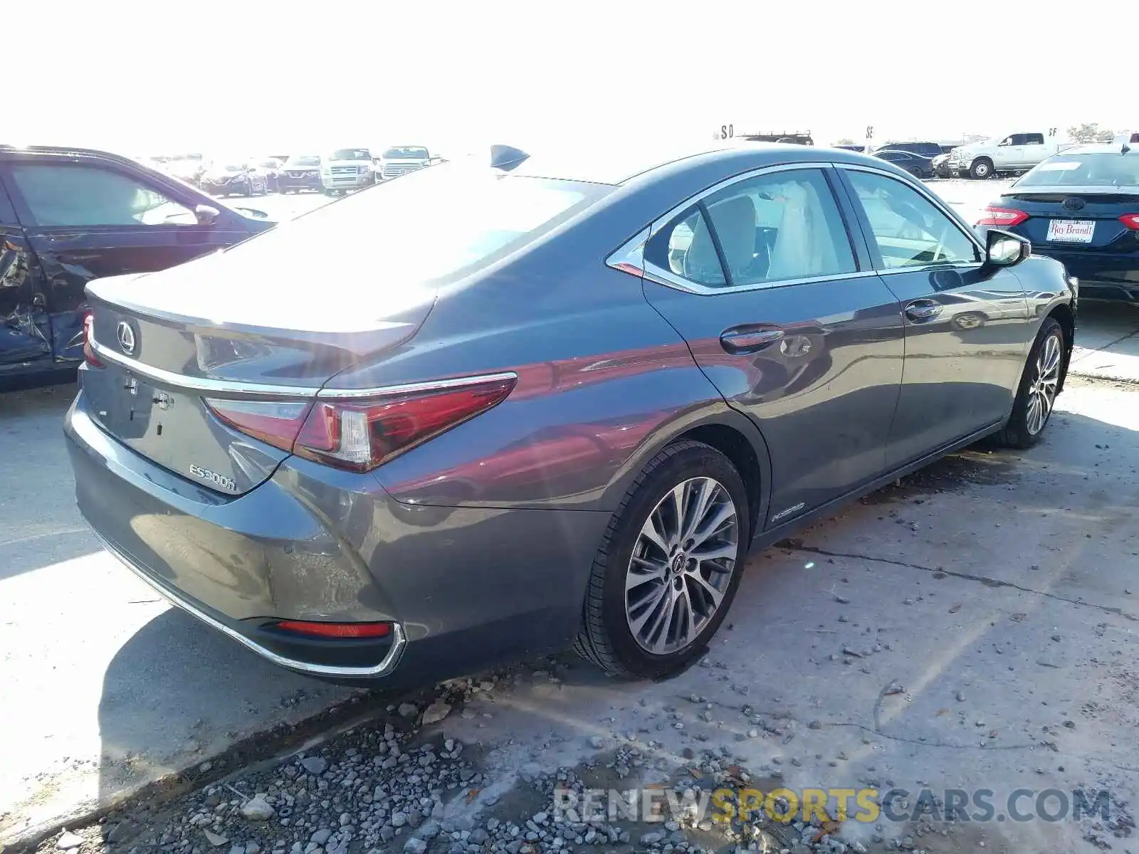 4 Photograph of a damaged car 58AD21B10LU009516 LEXUS ES300 2020