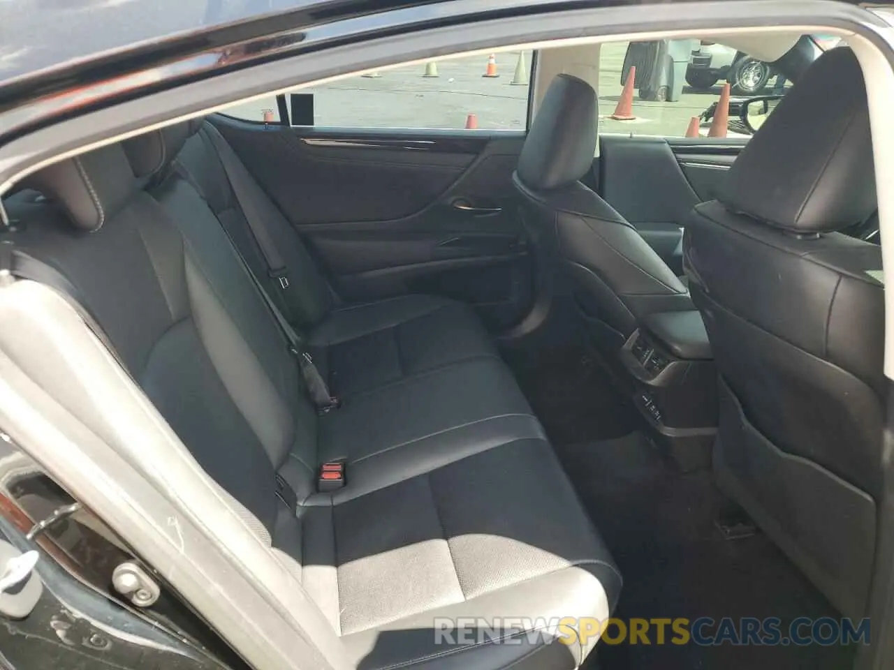 10 Photograph of a damaged car 58AD21B11LU004549 LEXUS ES300 2020
