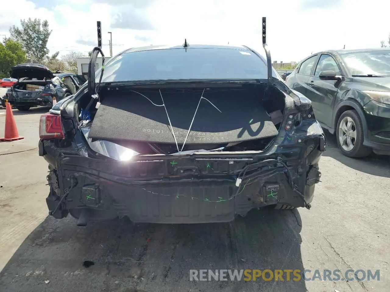 6 Photograph of a damaged car 58AD21B11LU004549 LEXUS ES300 2020