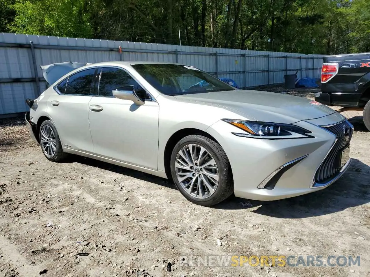 4 Photograph of a damaged car 58AD21B11LU004874 LEXUS ES300 2020