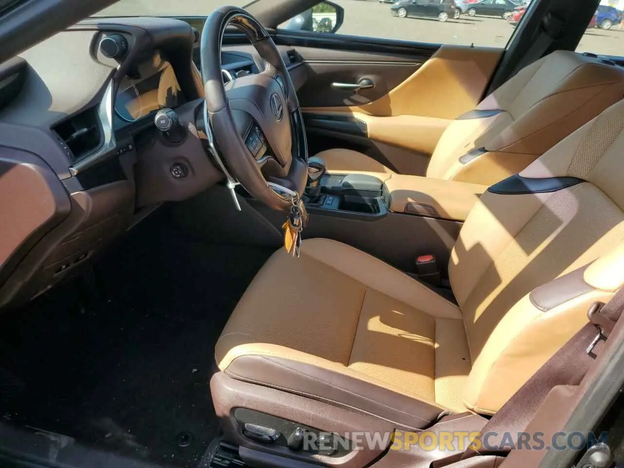 7 Photograph of a damaged car 58AD21B11LU008617 LEXUS ES300 2020
