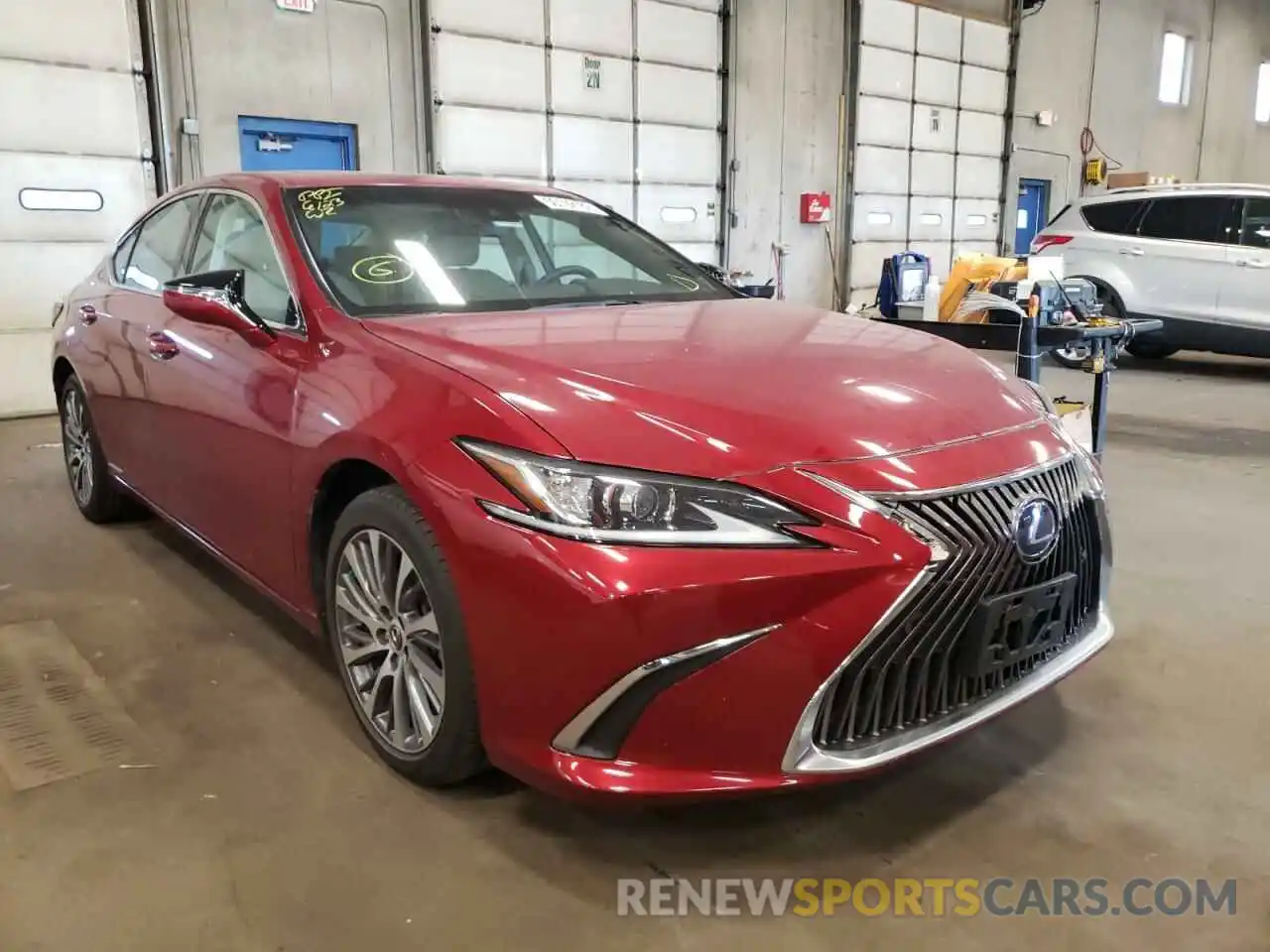 1 Photograph of a damaged car 58AD21B12LU007170 LEXUS ES300 2020